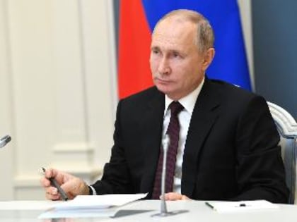 Владимир Путин прилетел во Владивосток на ВЭФ