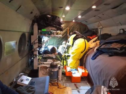 Мужчину с инсультом эвакуировали с борта судна в Охотском море