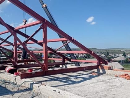 В поселке Залари продолжается строительство поликлиники на сто посещений в смену