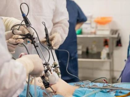 В Кузбассе из мочевого пузыря пациентки извлекли камень размером с мяч