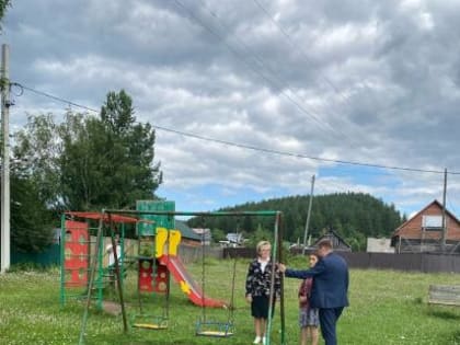 Галина Кудрявцева помогла решить ряд вопросов благоустройства жителям деревни Добролёт в Иркутском районе