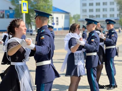 Кадетский вальс на Комсомольской площади