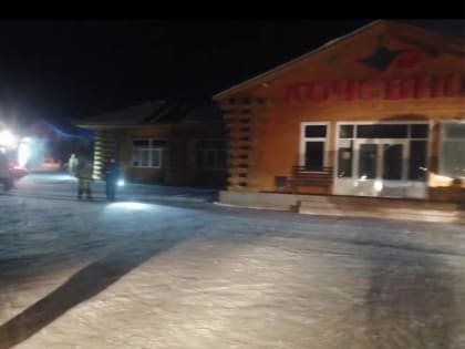 65 человек эвакуировали из горевшего кафе в селе Оса
