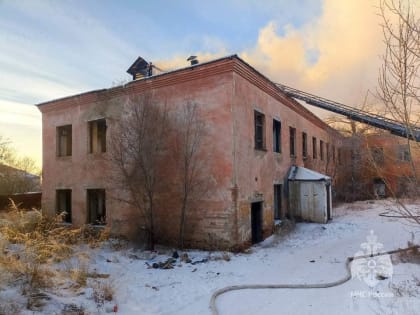 Крупный пожар в Гусиноозерске охватил почти тысячу квадратных метров