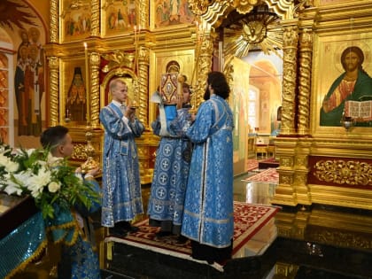 Архиерейское богослужение в престольный праздник храма в честь иконы Пресвятой Богородицы «Прибавление ума» в Тельме