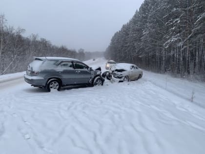 Водители и пассажир госпитализированы после столкновения двух иномарок на автодороге «Иркутск-Оса-Усть-Уда»
