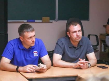 Виталий Перетолчин и Артём Лобков рассказали представителям НКО Усть-Илимска о механизмах государственной поддержки