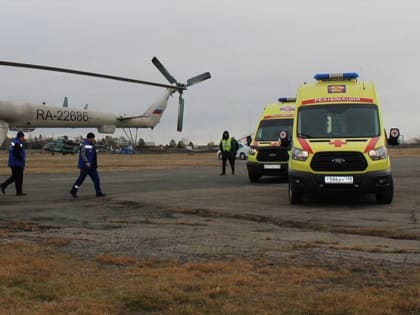 Троих пациентов экстренно приземлившегося в Боханском районе вертолёта санавиации доставили в Иркутск