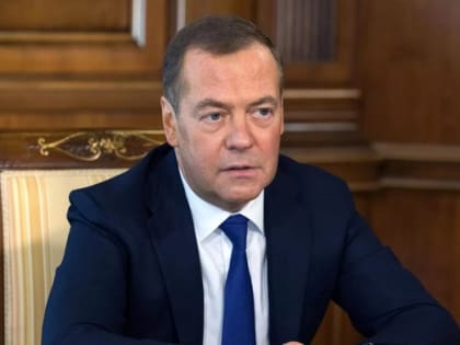 Медведев призвал физически устранить Зеленского