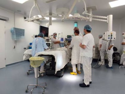 Известный хирург из Иркутска Юрий Козлов провел сложную операцию младенцу в Улан-Удэ