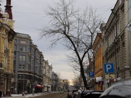 На зданиях по улице Карла Маркса в Иркутске начали монтировать подсветку