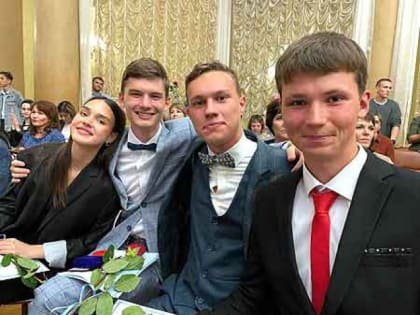 Золотые наши выпускники