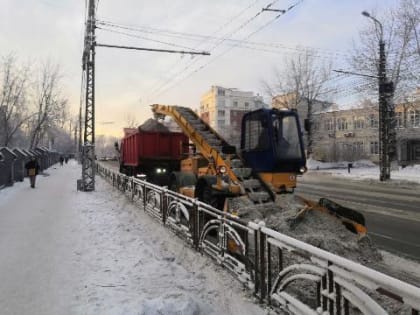 После аномальных морозов в Иркутске усилили работу по очистке улиц и тротуаров