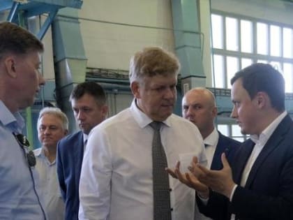 Полпред Анатолий Серышев обсудил с руководителями Новосибирского завода искусственного волокна актуальные проекты развития предприятия