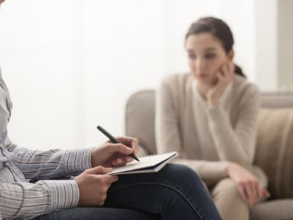 Психолог назвал семь признаков, которые помогут определить у себя детскую травму