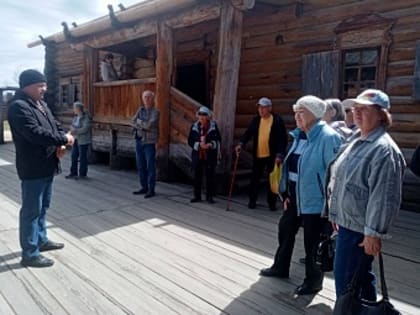 Депутаты Думы города Иркутска Александр Друзенко и Александр Панько организовали для жителей поездку в музей «Тальцы»