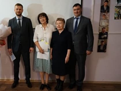Спикер Евгений Стекачев поздравил общественную организацию инвалидов детства «Надежда» с 15-летием
