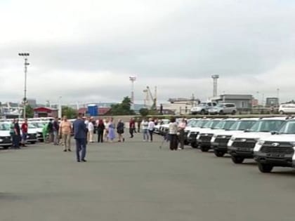 Больницы Приморья получили 58 новых санитарных автомобилей