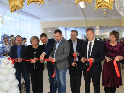 В п. Железнодорожный Усть-Илимского района после капремонта открыли школу №1