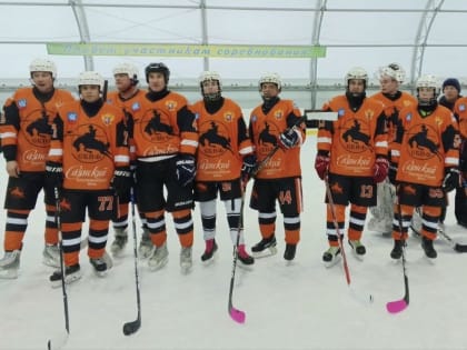 Хоккеисты «Скифа» лидируют