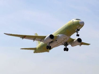 Новый "Суперджет" совершил второй полет в Комсомольске-на-Амуре