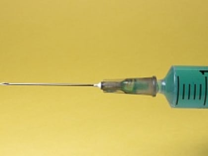 Вакцинация от гриппа защищает от возможной деменции: как работает неожиданная побочка