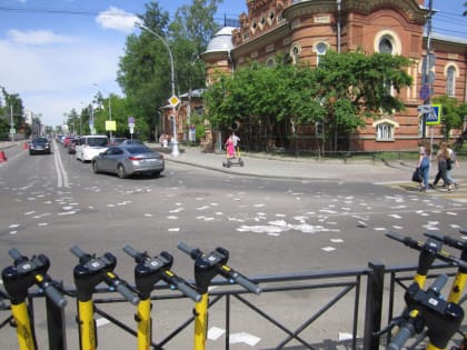 "Бумажный дождь" прошёл в центре Иркутска