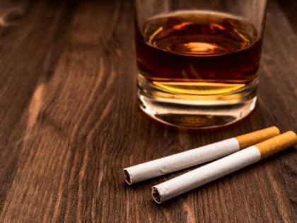 В России с 1 января вырастут цены на сигареты, с 1 мая - на алкоголь