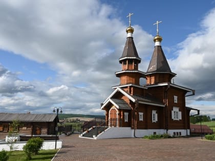 Владыка Максимилиан возглавил Божественную литургию в Свято-Иннокентьевском храме села Анга перед началом автомобильного крестного хода