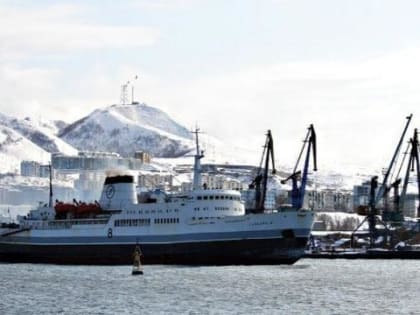 На паромной переправе между Сахалином и материком упал грузооборот