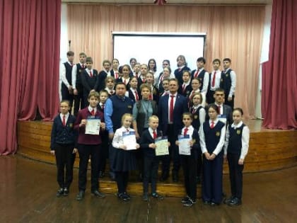 Депутат думы Иркутска Савельев вручил стипендии лучшим учителям и ученикам гимназии № 3