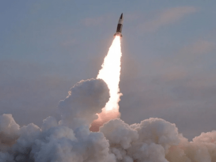 КНДР запустила три ракеты в направлении Японского моря