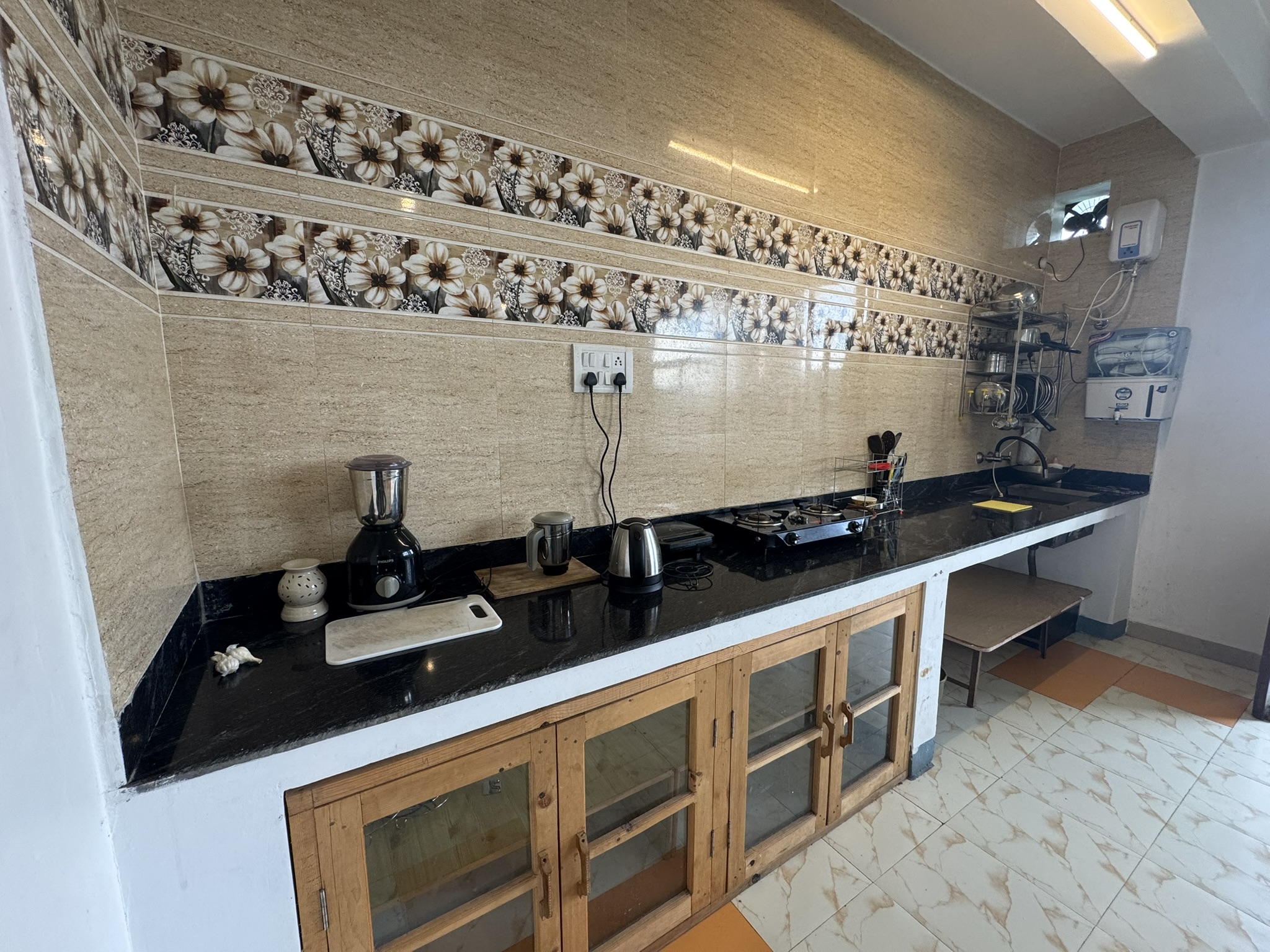 Marble bathroom with a large bathtub.