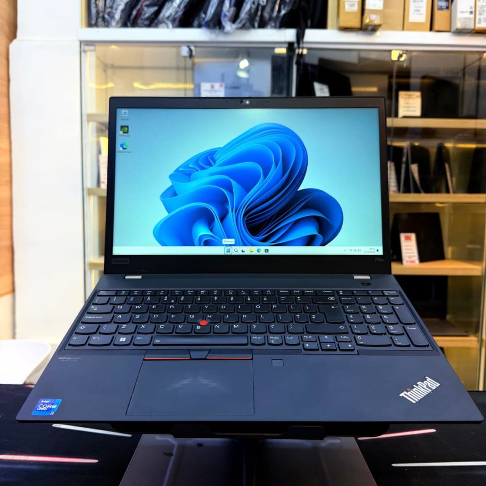 LENOVO LENOVO THINKPAD P15S I7 1185G7 16GB 512GB SSD NVIDIA T500 4GB VRAM 15.6' - LAPTOP vue 2