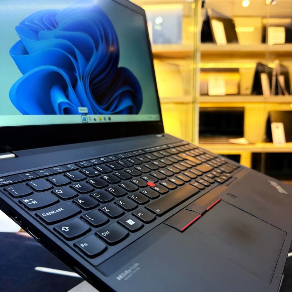 LENOVO LENOVO THINKPAD P15S I7 1185G7 16GB 512GB SSD NVIDIA T500 4GB VRAM 15.6' - LAPTOP vue 3