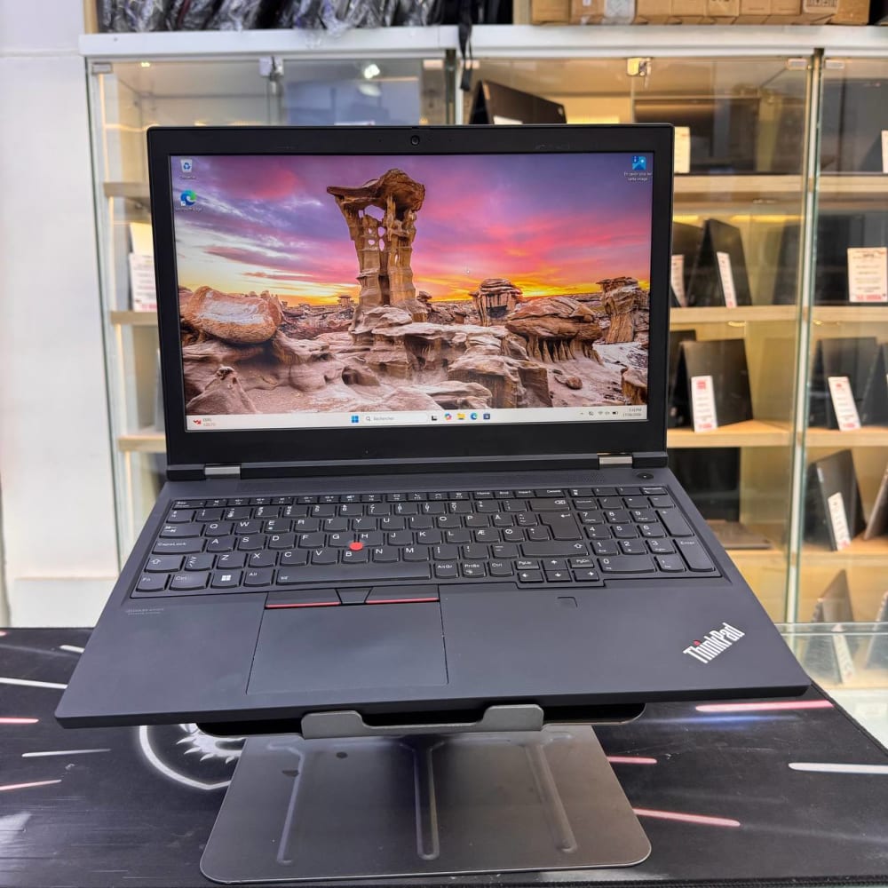 LENOVO LENOVO THINKPAD P15 GEN1 I7 10850H 32GB 512GB SSD QUADRO T2000 4GBVRAM 15.6' - LAPTOP vue 3