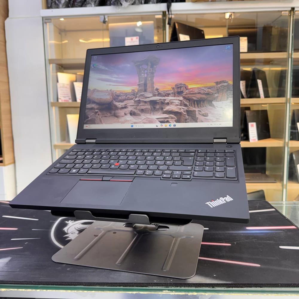 LENOVO LENOVO THINKPAD P15 GEN1 I7 10850H 32GB 512GB SSD QUADRO T2000 4GBVRAM 15.6' - LAPTOP vue 2