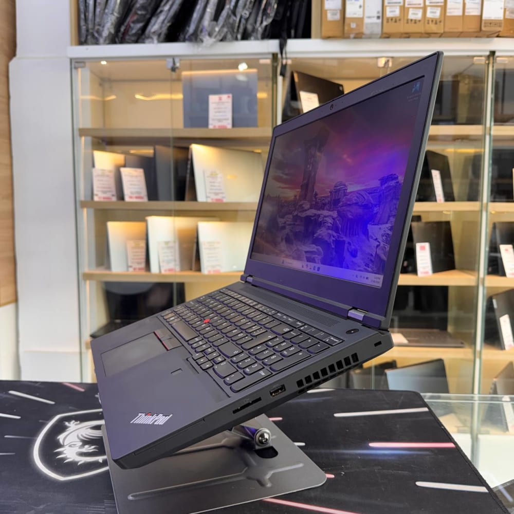 LENOVO LENOVO THINKPAD P15 GEN1 I7 10850H 32GB 512GB SSD QUADRO T2000 4GBVRAM 15.6' - LAPTOP vue 6