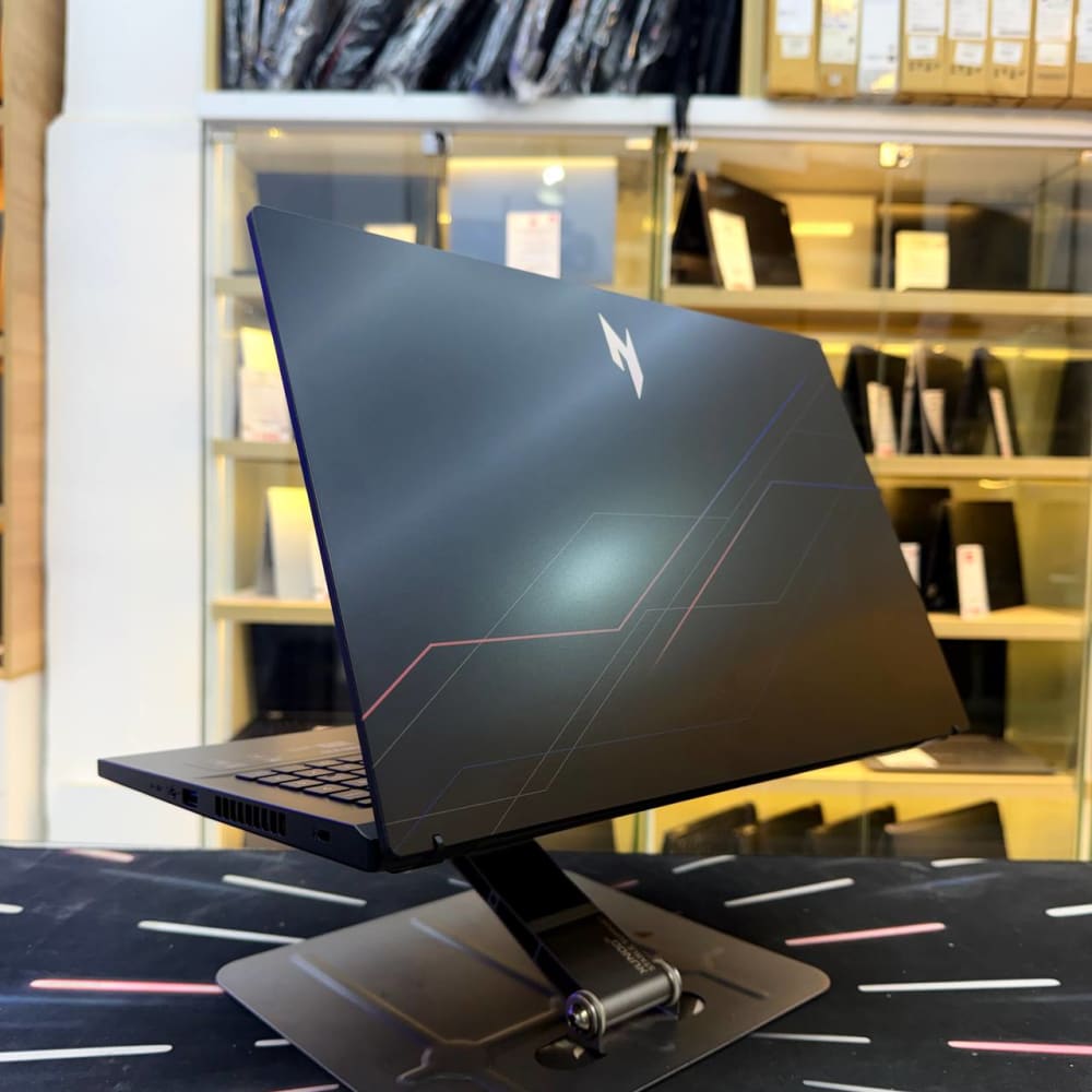 ACER ACER NITRO V15 I7 13620H 16GB 1000GB SSD RTX 5060 8GBVRAM 15.6'' FHD 165HZ - LAPTOP GAMER vue 8