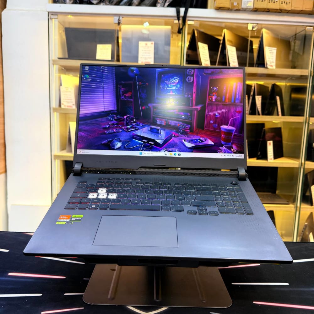 ASUS ASUS ROG STRIX G17 RYZEN 9 7845HX 16GB 512GB SSD RTX 4060 8GBVRAM 17'' 240 Hz - LAPTOP GAMER vue 2