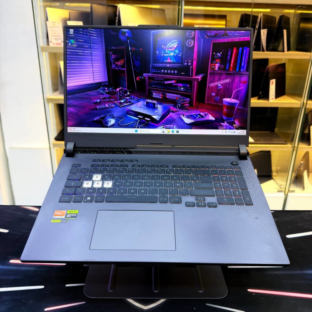 ASUS ASUS ROG STRIX G17 RYZEN 9 7845HX 16GB 512GB SSD RTX 4060 8GBVRAM 17'' 240 Hz - LAPTOP GAMER vue 3