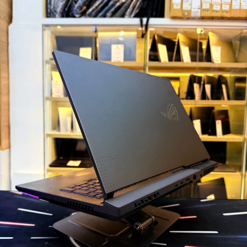 ASUS ASUS ROG STRIX G17 RYZEN 9 7845HX 16GB 512GB SSD RTX 4060 8GBVRAM 17'' 240 Hz - LAPTOP GAMER vue 7