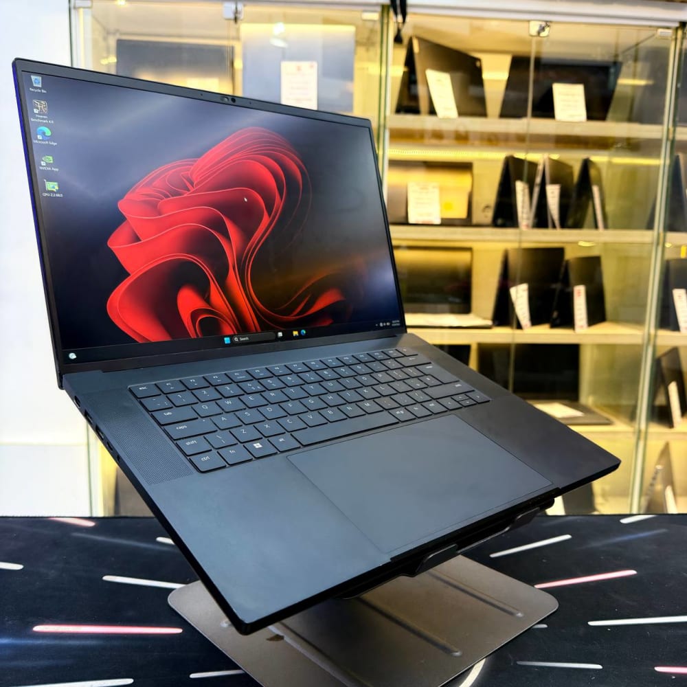 RAZER RAZER BLADE 16 I9 13950HX 16GB 1000GB SSD RTX 4060 8GBVRAM 16'' QHD 2K 240Hz - LAPTOP GAMER vue 2