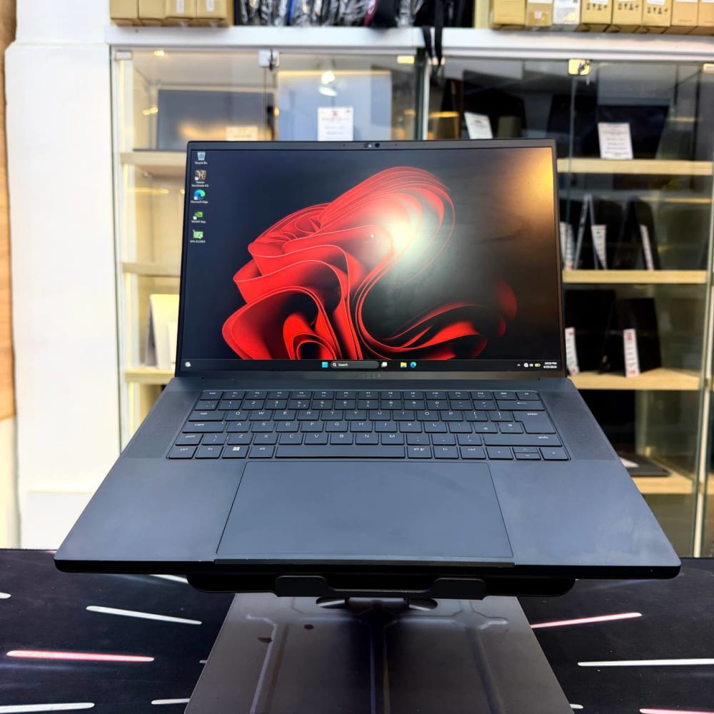 RAZER RAZER BLADE 16 I9 13950HX 16GB 1000GB SSD RTX 4060 8GBVRAM 16'' QHD 2K 240Hz - LAPTOP GAMER vue 3
