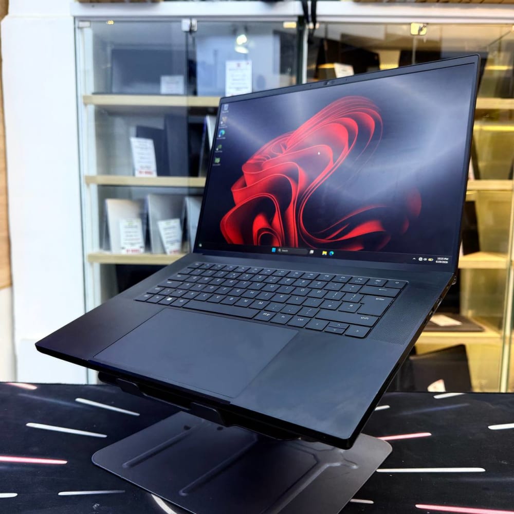 RAZER RAZER BLADE 16 I9 13950HX 16GB 1000GB SSD RTX 4060 8GBVRAM 16'' QHD 2K 240Hz - LAPTOP GAMER vue 4