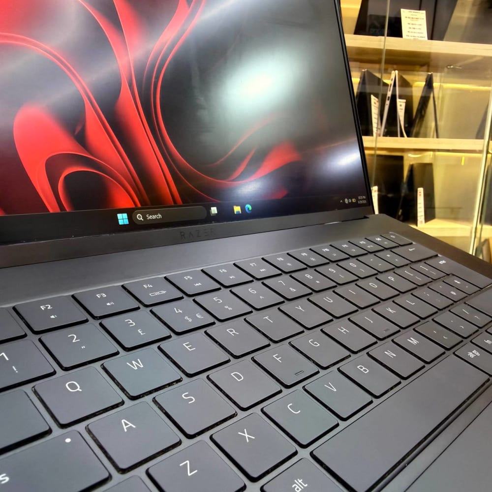 RAZER RAZER BLADE 16 I9 13950HX 16GB 1000GB SSD RTX 4060 8GBVRAM 16'' QHD 2K 240Hz - LAPTOP GAMER vue 5