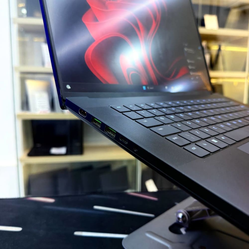 RAZER RAZER BLADE 16 I9 13950HX 16GB 1000GB SSD RTX 4060 8GBVRAM 16'' QHD 2K 240Hz - LAPTOP GAMER vue 8
