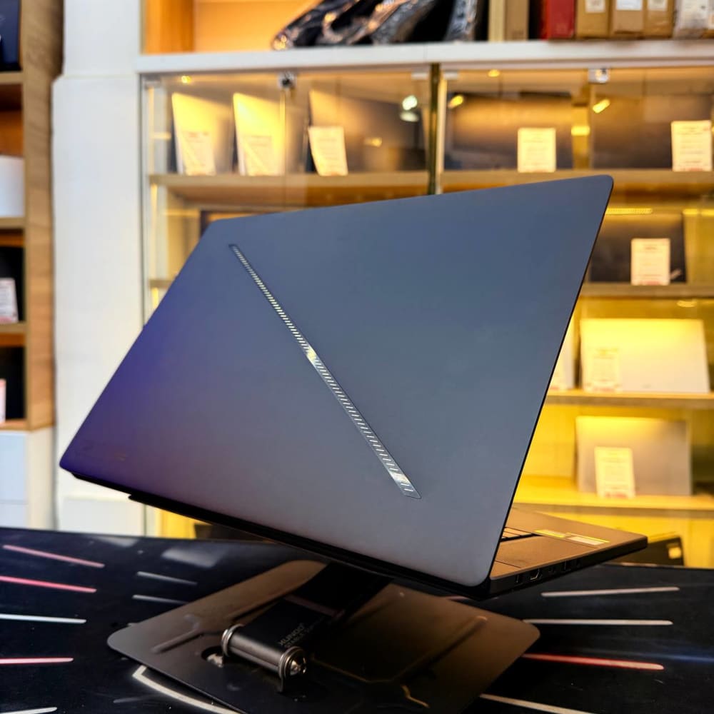 ASUS ASUS ZEPHURUS G16 ULTRA 9 185H 32GB 2000GB SSD RTX 4090 16GBVRAM 16" 3K OLED - LAPTOP GAMER vue 7