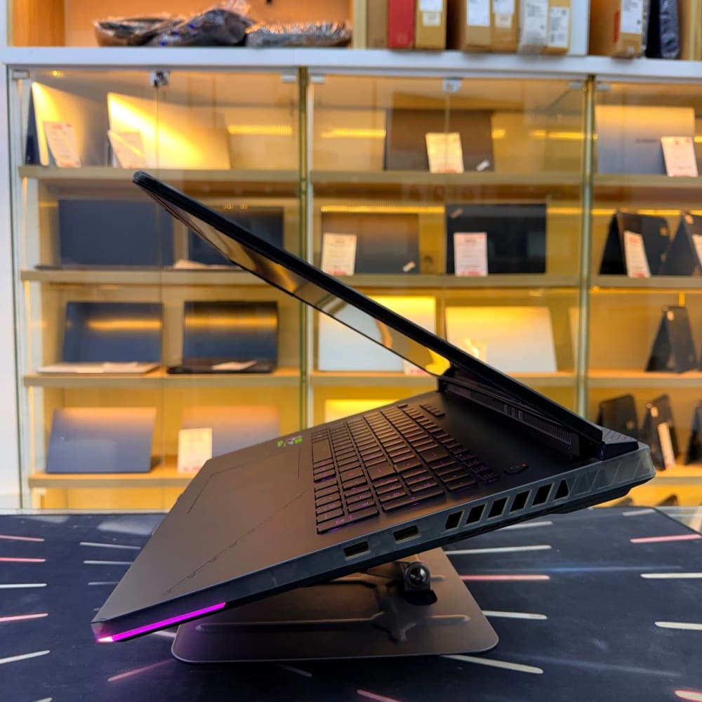 ASUS ASUS ROG STRIX G834 I9 13980HX 16GB 1000GB SSD RTX 4080 12GBVRAM 18'' QHD+ 240Hz - LAPTOP GAMER vue 5