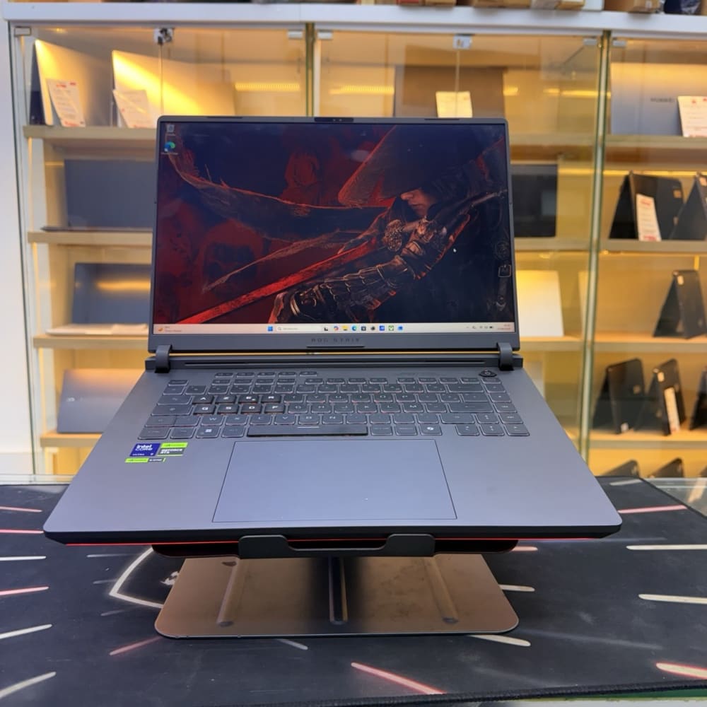 ASUS ASUS ROG STRIX G16 ULTRA 9 275HX 32GB 1000GB SSD RTX 5060 8GBVRAM 16'' QHD 240Hz - LAPTOP GAMER vue 2
